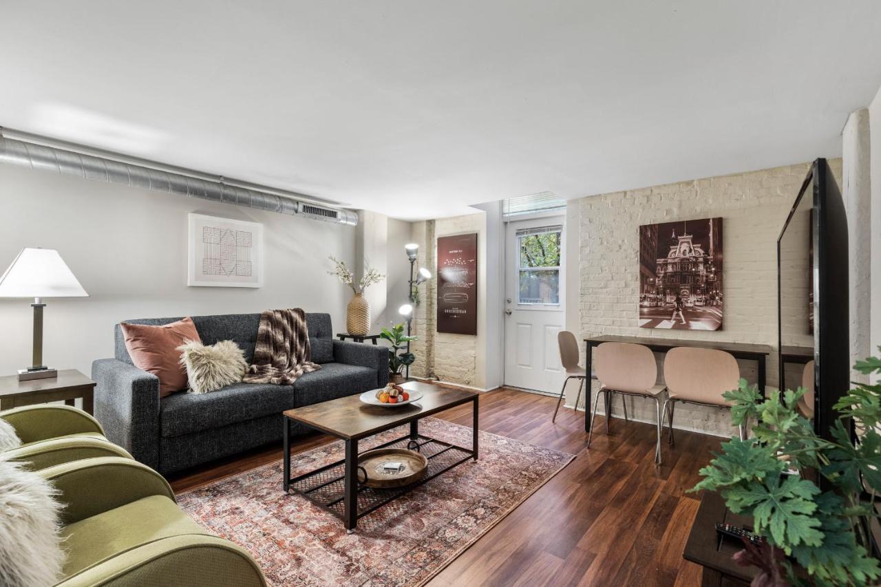 Sleeps 4! 2br, Gym, Free Parking, Close To Major Attractions