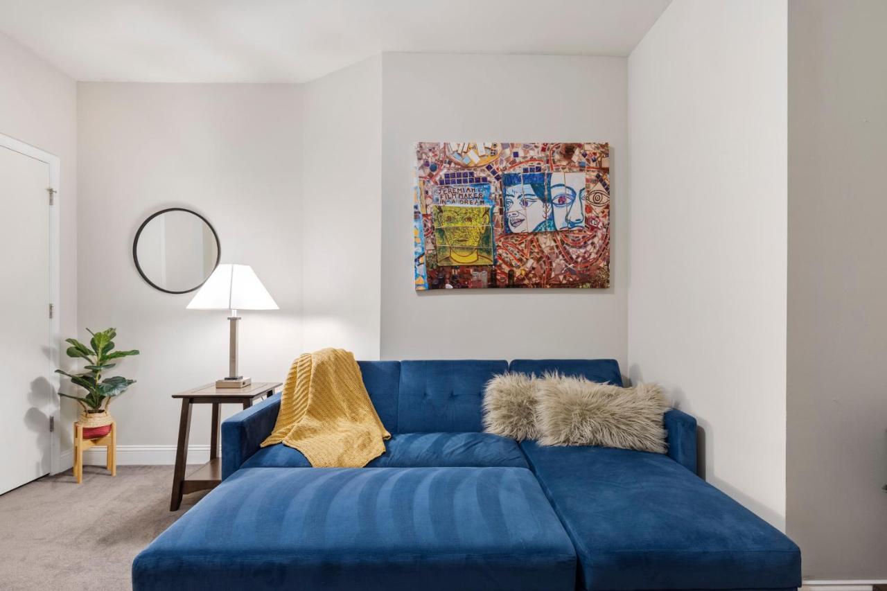 Apartment Sleeps 4! 2br, Gym, Free Parking, Close To Major Attractions *