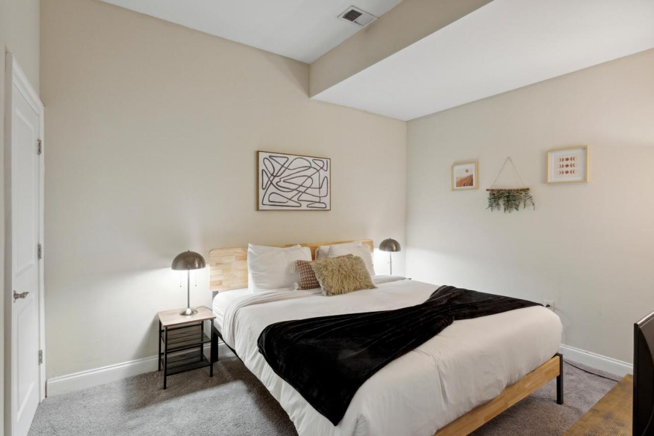 Apartment Sleeps 4! 2br, Gym, Free Parking, Close To Major Attractions