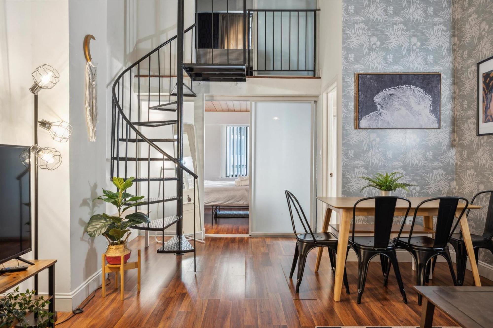 Apartment Sleeps 4! 2br, Gym, Free Parking, Close To Major Attractions