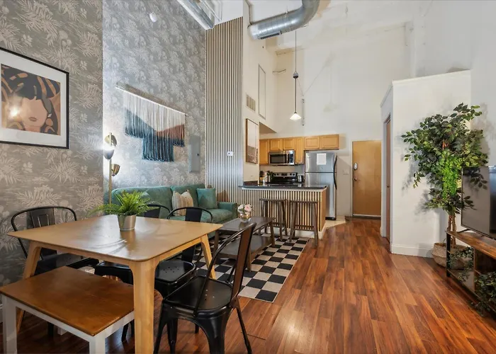 Sleeps 4! 2Br, Gym, Free Parking, Close To Major Attractions