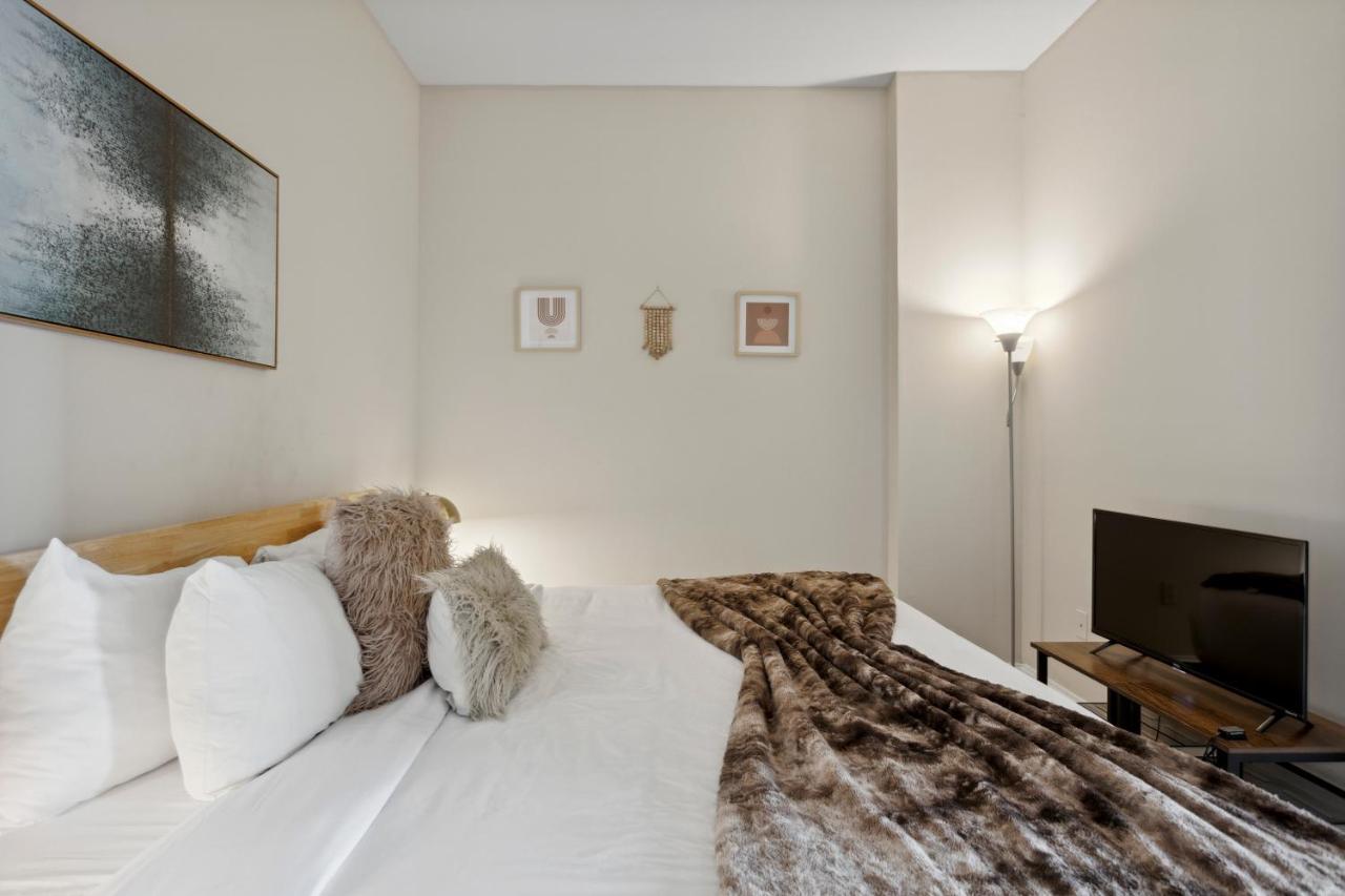 Sleeps 4! 2br, Gym, Free Parking, Close To Major Attractions Appartement