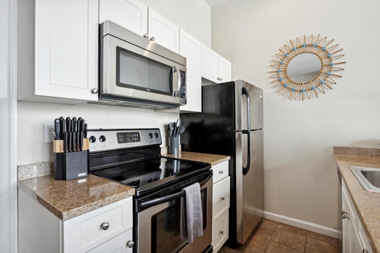Sleeps 4! 2br, Gym, Free Parking, Close To Major Attractions *