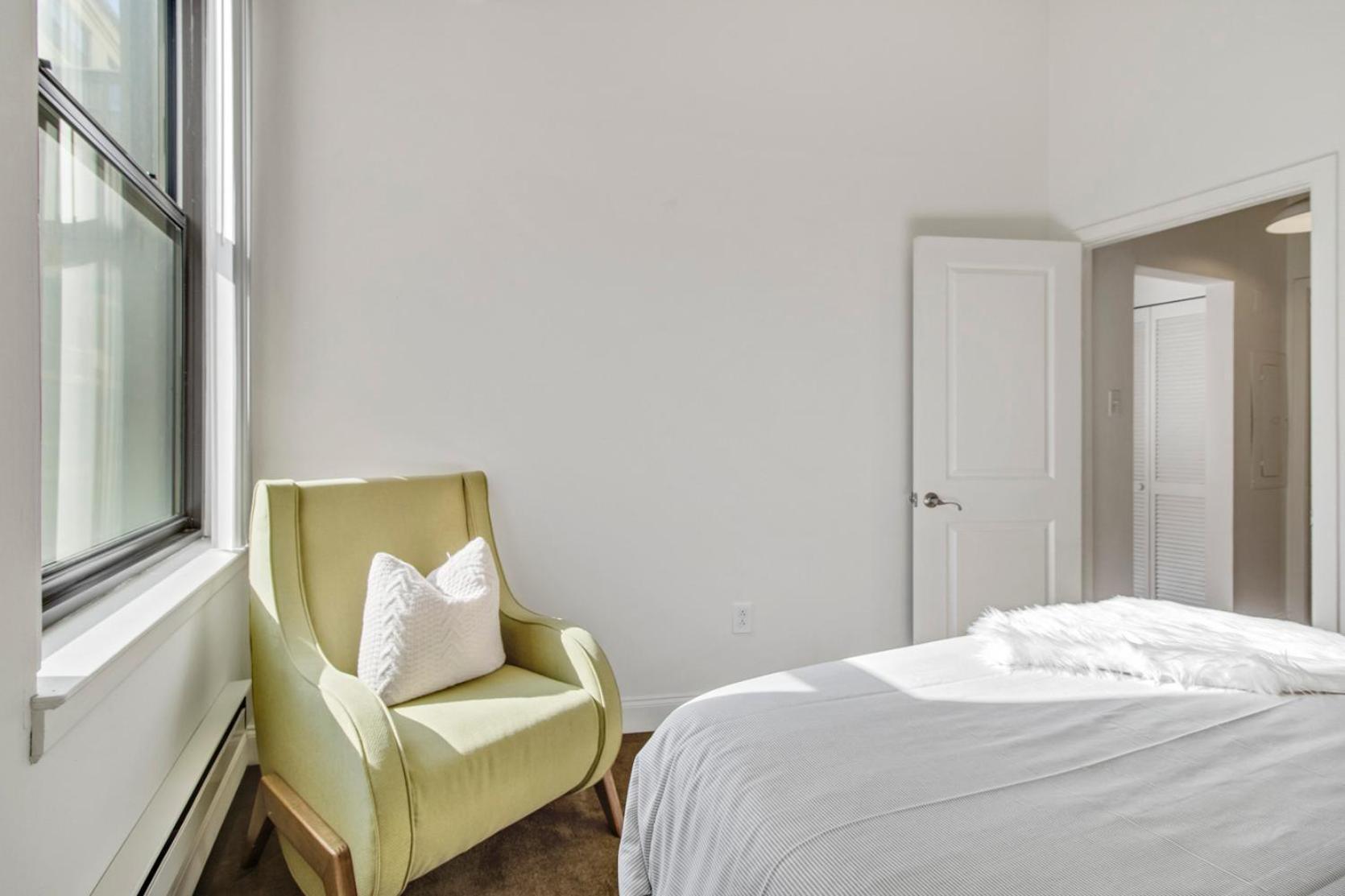 Sleeps 4! 2br, Gym, Free Parking, Close To Major Attractions
