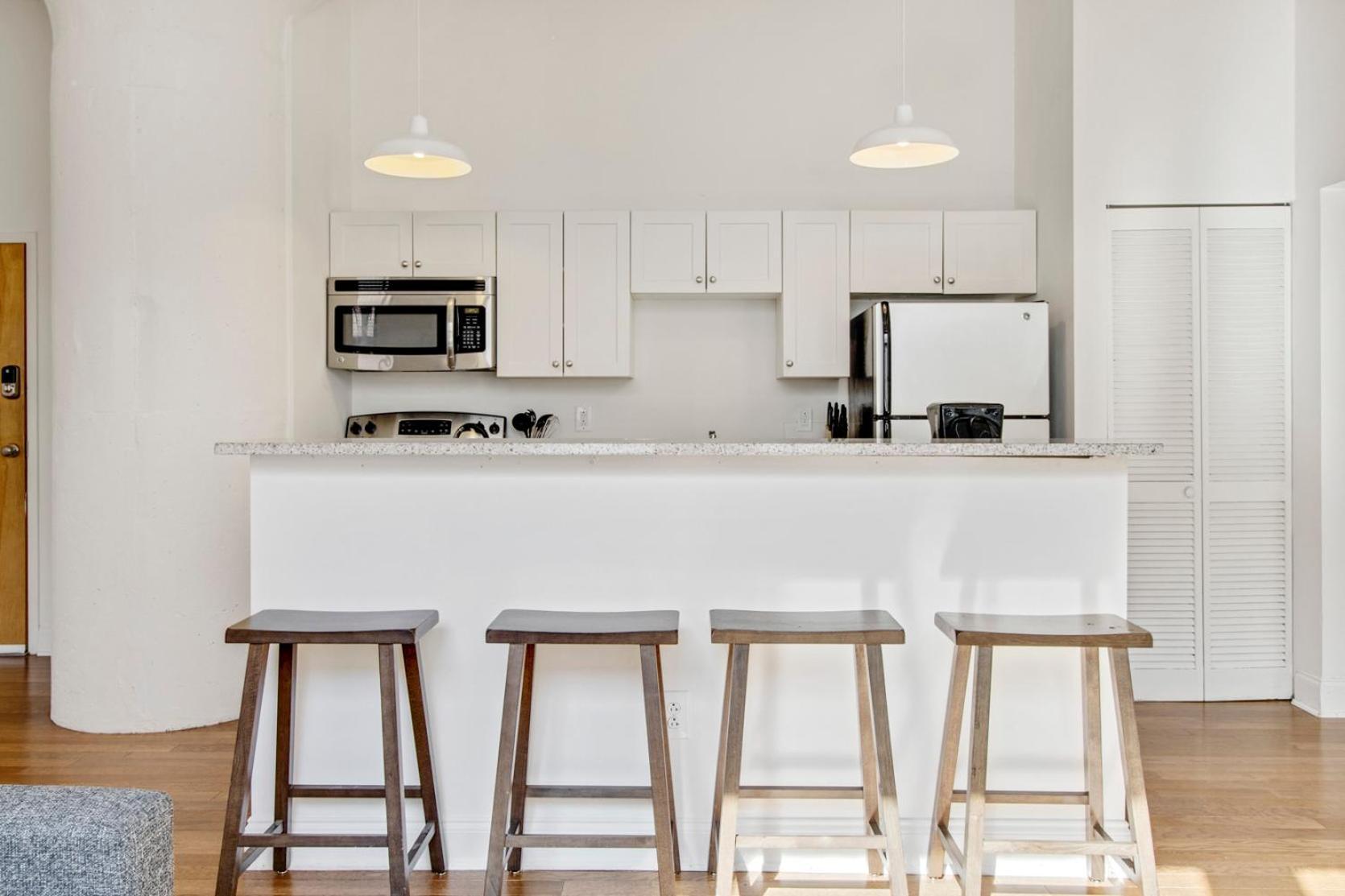Sleeps 4! 2br, Gym, Free Parking, Close To Major Attractions Appartement