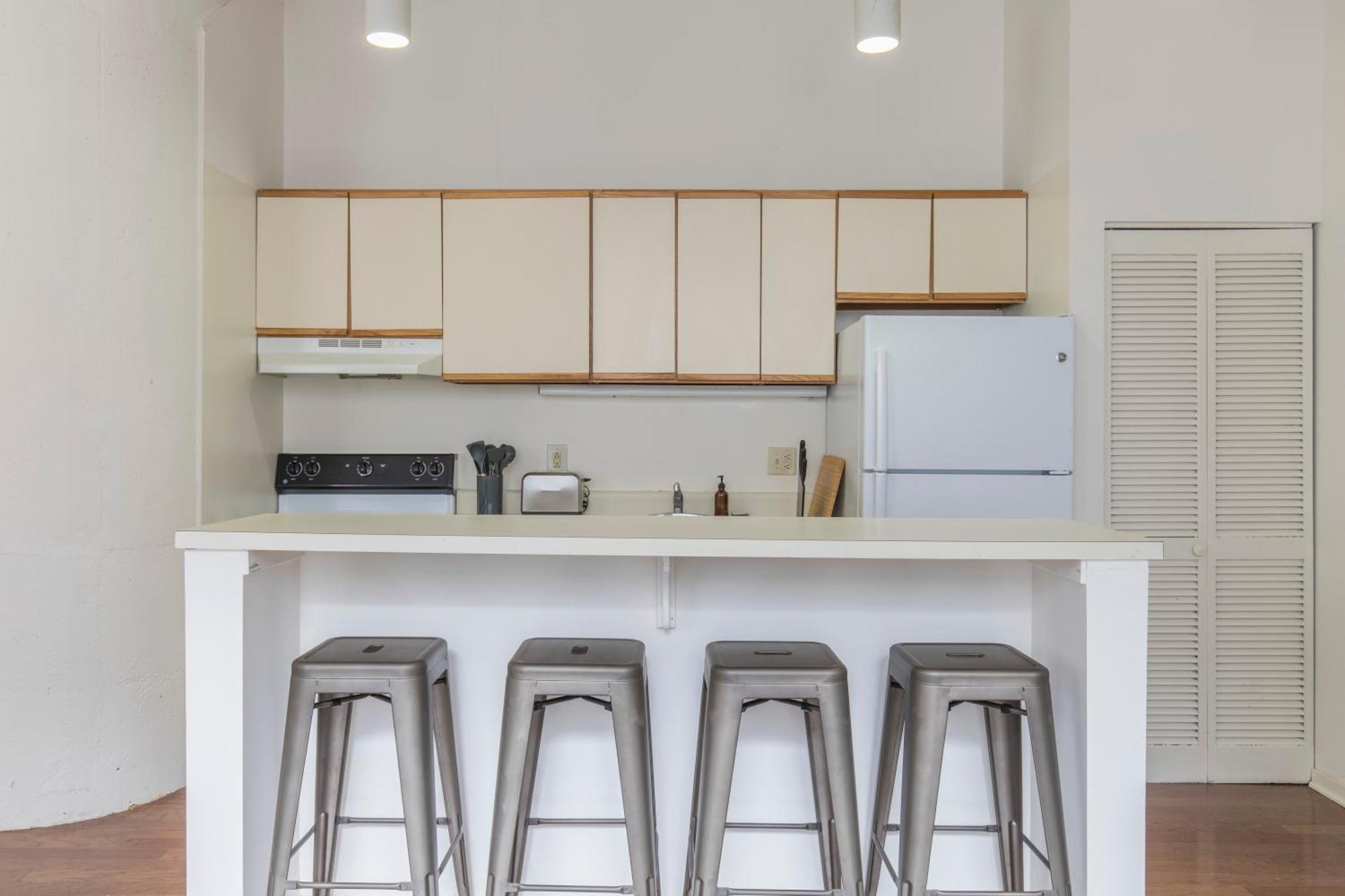 Sleeps 4! 2br, Gym, Free Parking, Close To Major Attractions