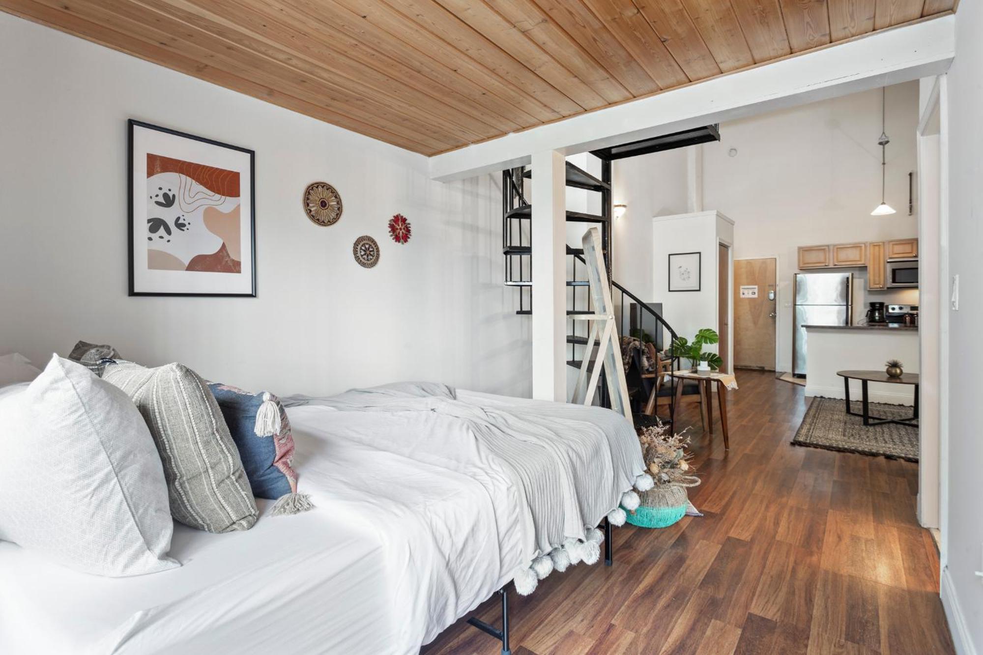 Sleeps 4! 2br, Gym, Free Parking, Close To Major Attractions Appartement